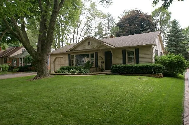 832 Lyford Ln photo 1