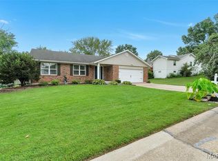 104 Cedar Crest Ct, Weldon Spring, MO 63304