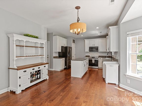 5th image of 6309 Crosshall Pl