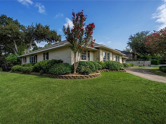3rd image of 2918 Club Meadow Dr