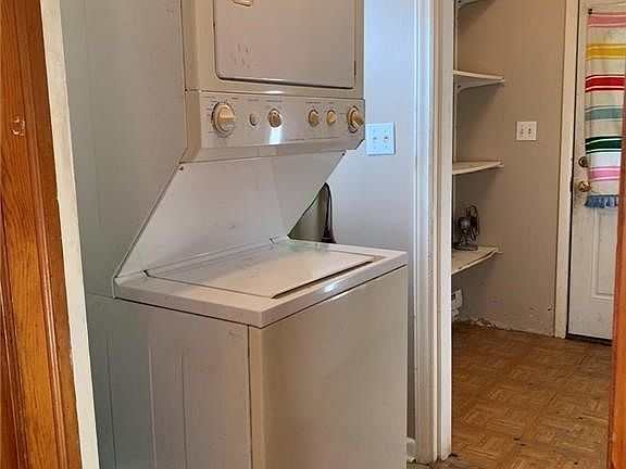 5th image of 104 E Saint Joseph Ave