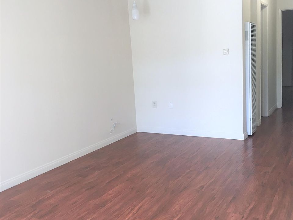 Entry to Living Area