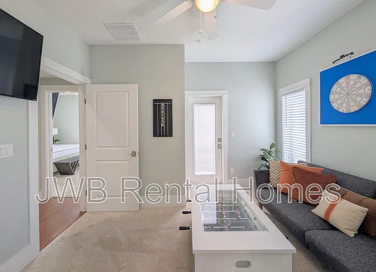 361 Ahern St — Photo 16