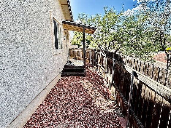 5th image of 735 W Hermosa Dr