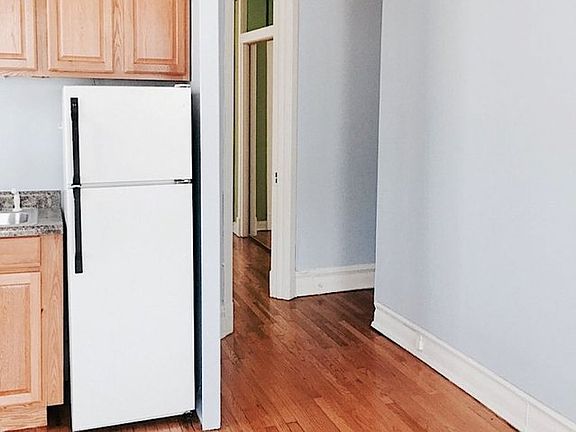 3rd image of 5136 S Kimbark Ave #406