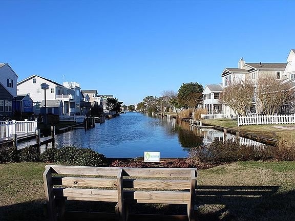 3rd image of 100 New Castle Dr