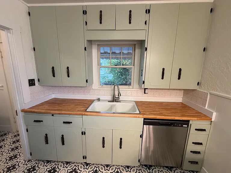 531 Elefa St — Photo 9