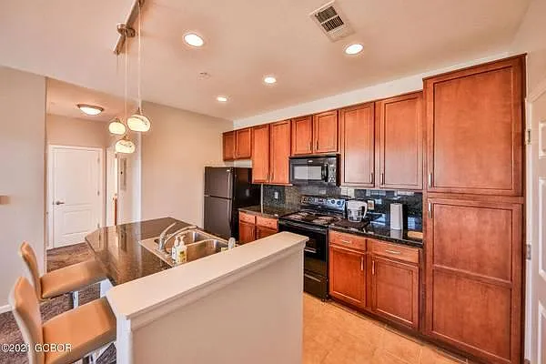 1 bed, 592 sqft, $1,900 — Photo 3