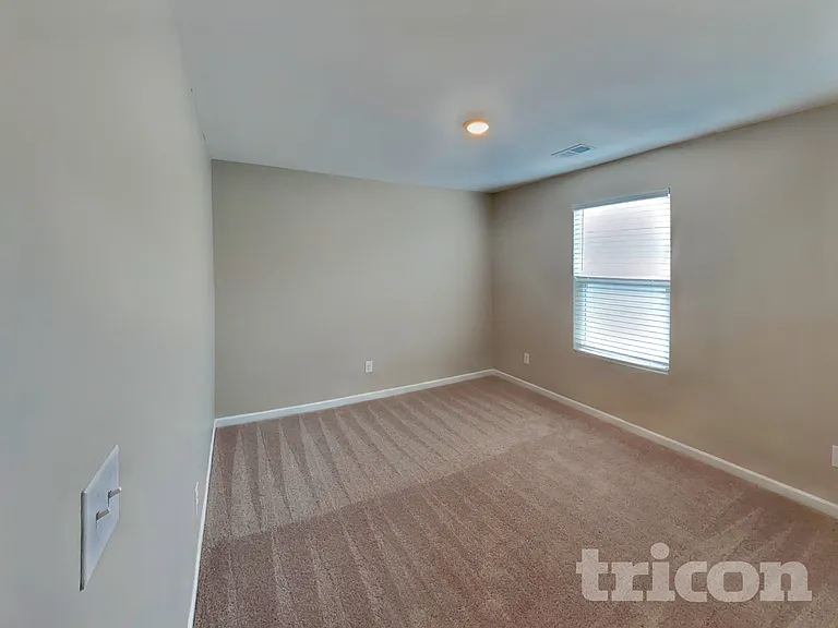 247 W Millbrook Dr — Photo 13