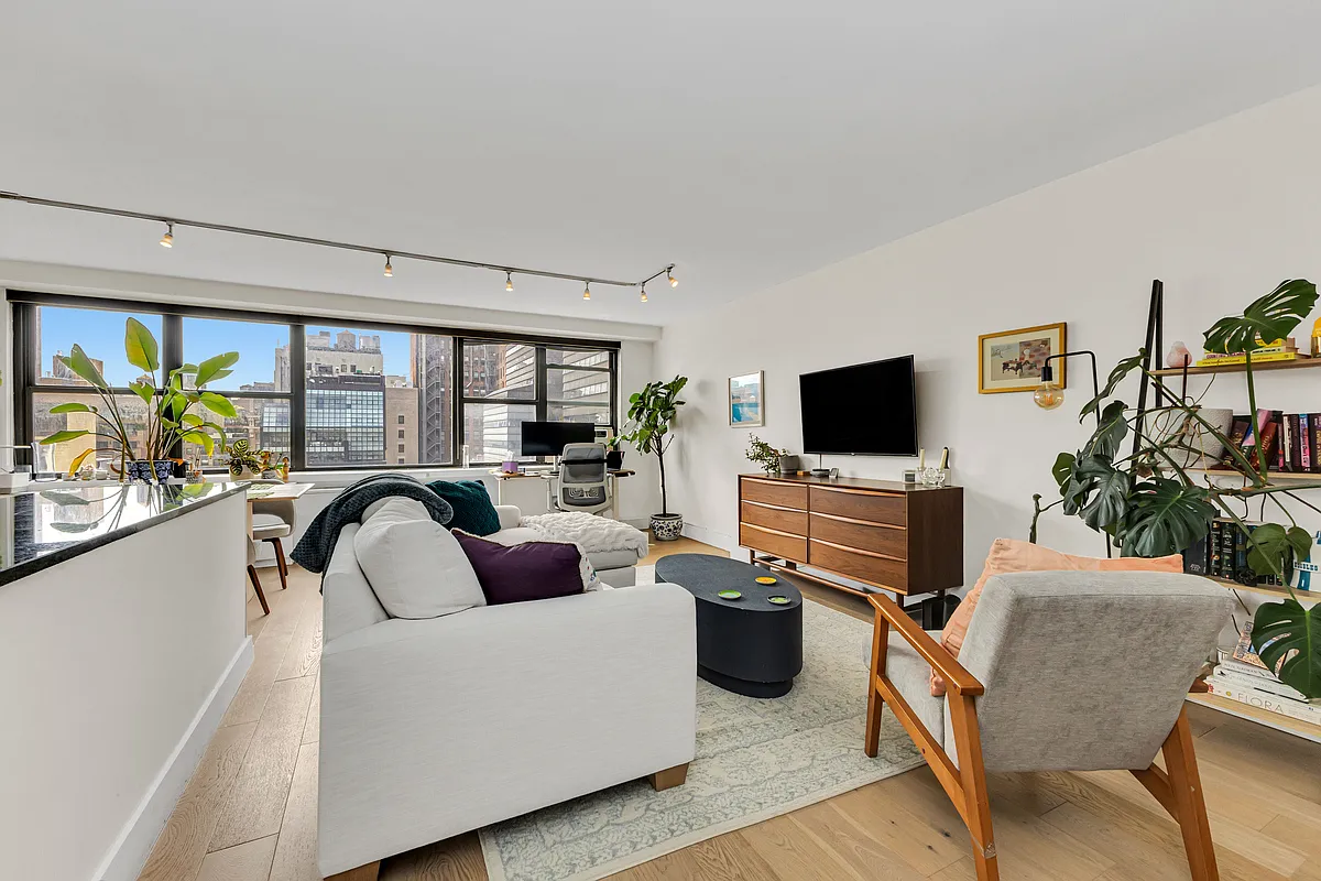7 East 14th Street — Photo 1