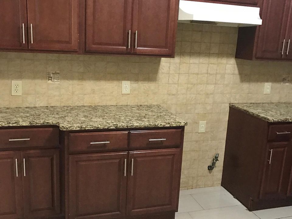 1st image of 390 2nd Ave W APT 2