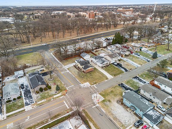 3rd image of 16001 Oak Ave