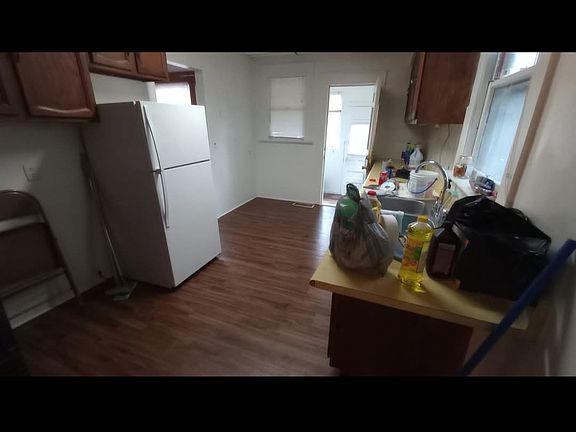 5th image of 1326 Lynn St