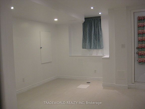 4th image of 765 Gerrard St E