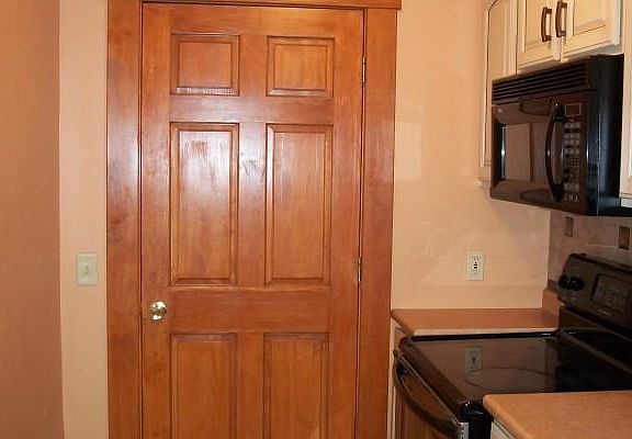 4th image of 14 N Court St Ste 1