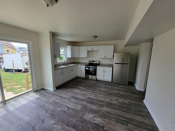 3rd image of 6525 Parnell Ave #1