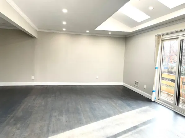 (undisclosed Address), Great Neck, NY 11021