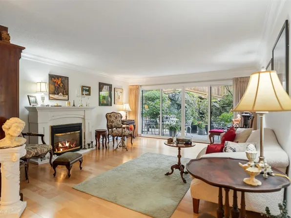 280 Douglas St #101, Victoria, BC V8V 2P2