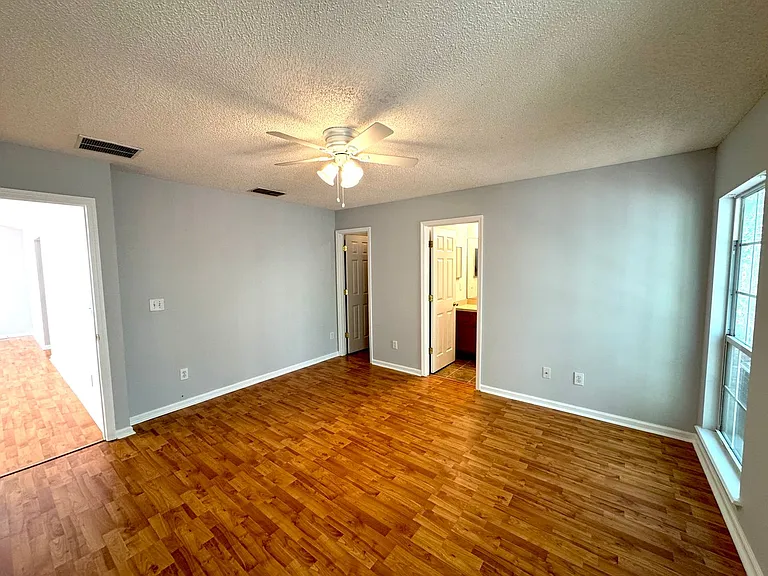 696 Hampton Downs Ct — Photo 9