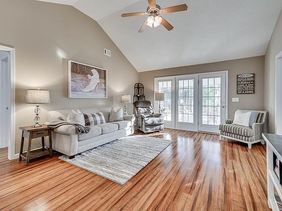 5th image of 236 Fox Haven Dr