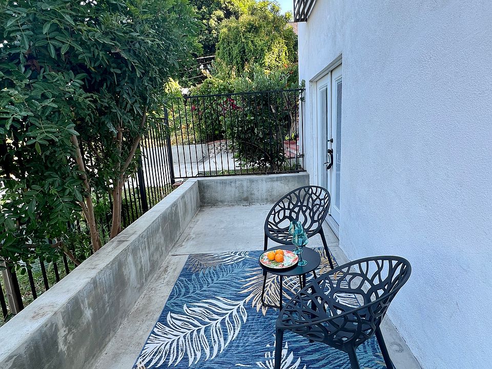 Private, fully fenced patio is just for you!