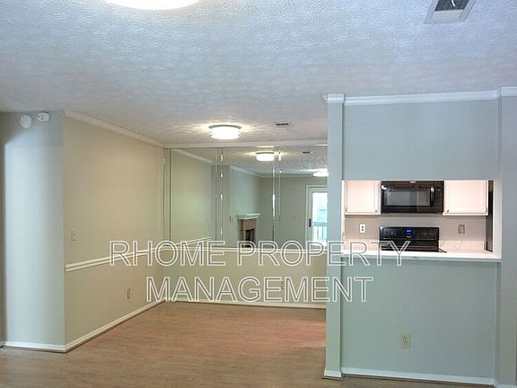 3rd image of 1415 Tuxworth Cir