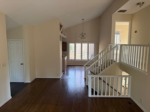2nd image of 1915 Oakland Dr