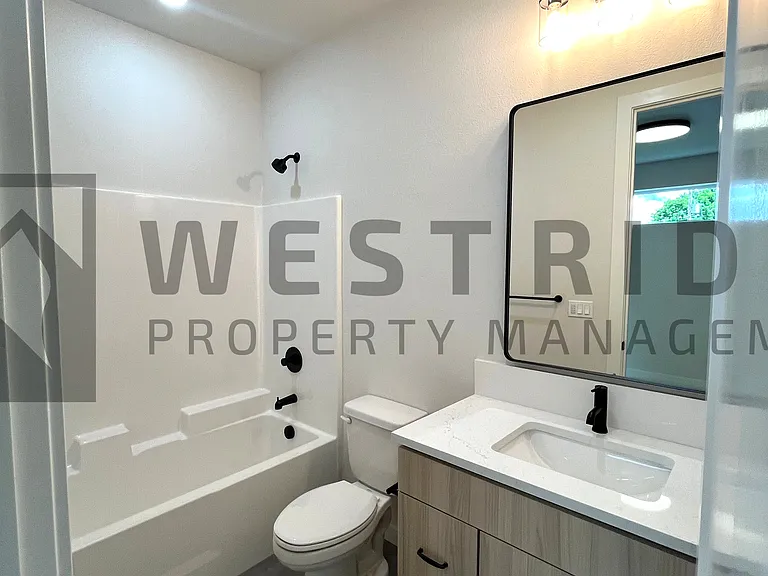 6125 SE 45th Ave — Photo 8