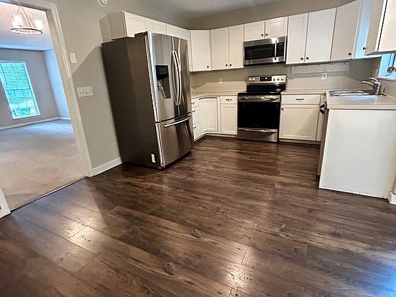 4th image of 485 Courtland Dr