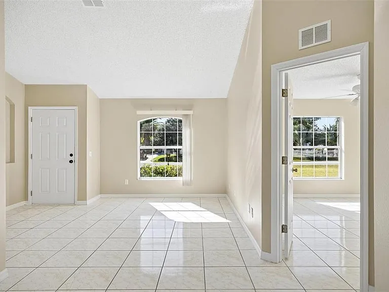 106 La Mancha Dr — Photo 9
