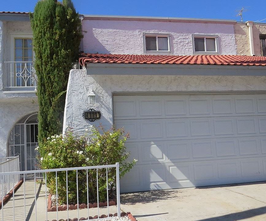 1st image of 4889 Rollingwood Cir