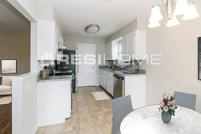 3 bed, 2.0 bath, 1077 sqft, $1,475 — Photo 3