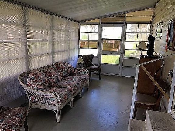3rd image of 2842 Vine Ln