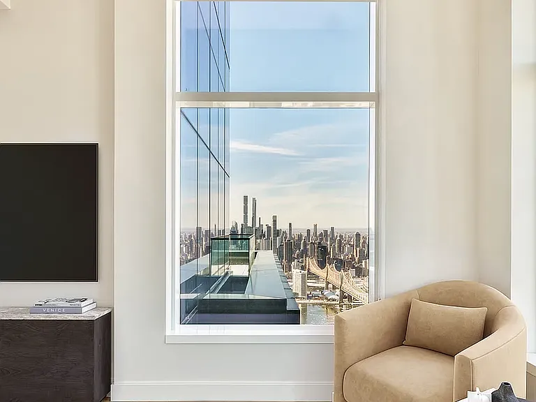 23-15 44th Dr #Penthouse 2D — Photo 8