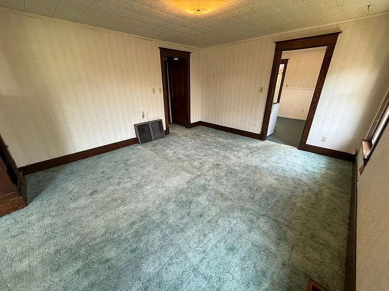 825 N Broadway Ave. — Photo 12