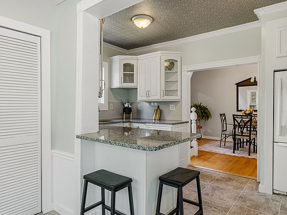 4th image of 25 Mill St #25B