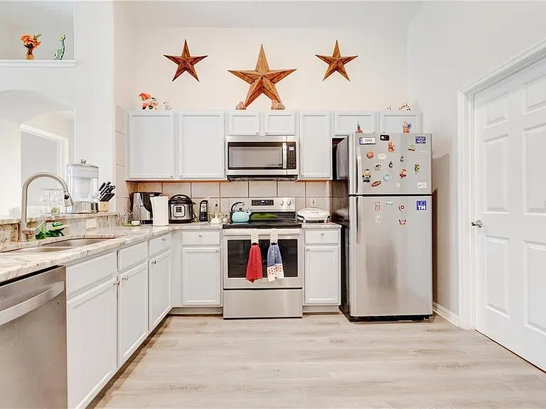 1014 Prey Ct — Photo 6