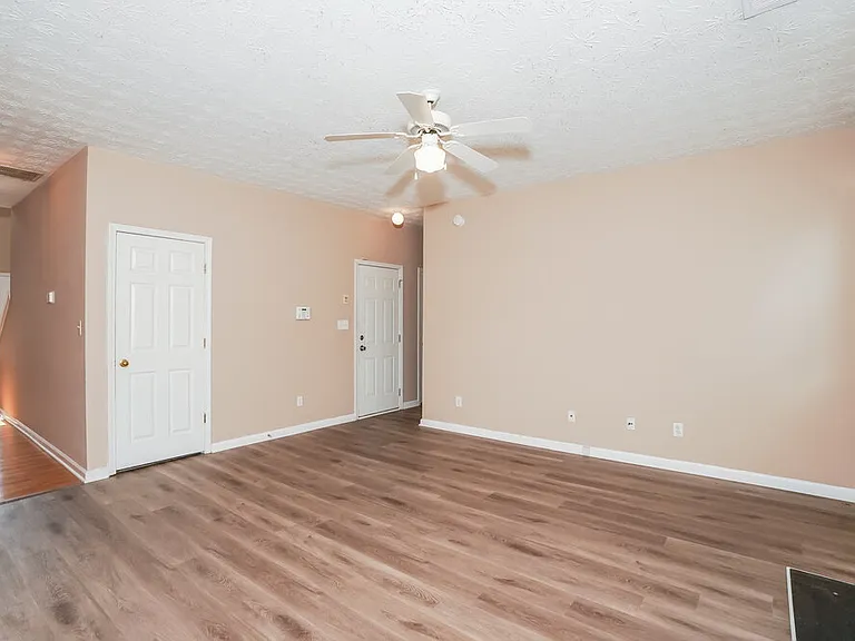 1000 Maple Leaf Dr — Photo 6