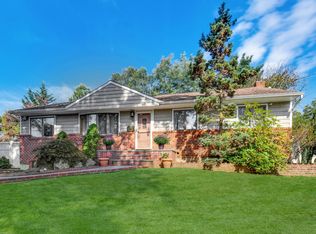 25 Joyce Ln, Commack, NY 11725