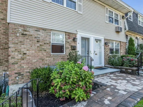 11 Harbour Lane #1A, Oyster Bay, NY 11771