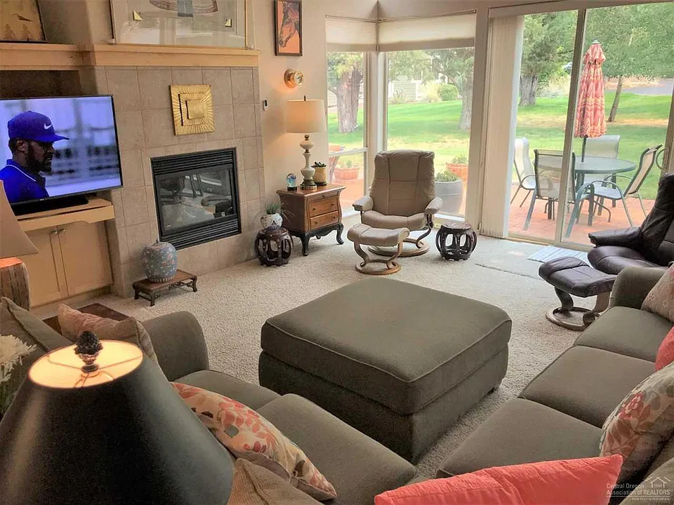 1293 Highland View Loop
