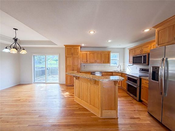 2nd image of 403 S Lakeshore Dr