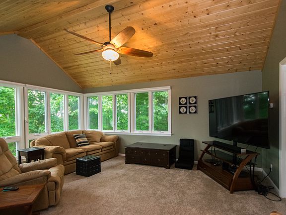 3rd image of 108 Jenny Lind Dr