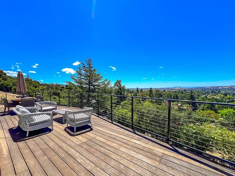 542 E Spring St — Photo 32