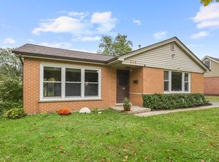 324 Crestwood Dr, Roselle, IL 60172