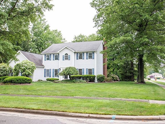 2nd image of 610 Stoneybrook Ln