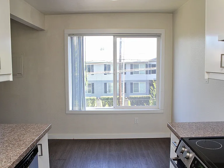 9222 N Lombard St — Photo 18