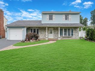 23 Berkshire Rd, Holbrook, NY 11741