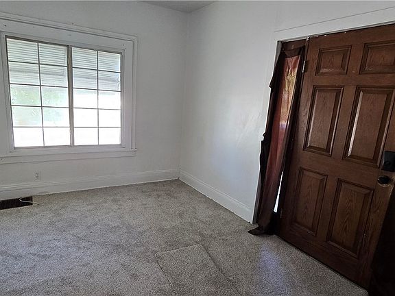 2nd image of 701 Bay St