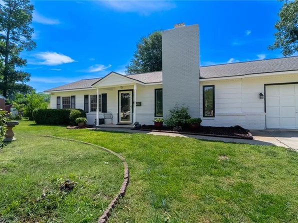 472 Carnegie Rd, Virginia Beach, VA 23452